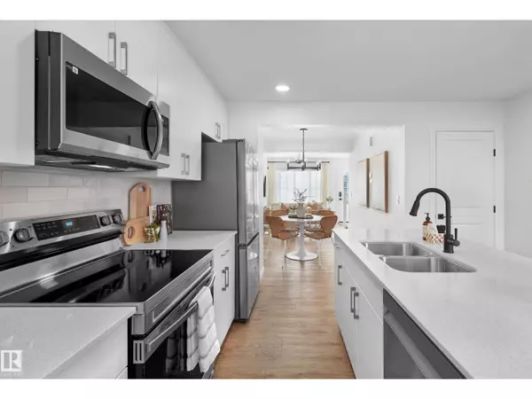 Edmonton, AB T6T2N8,433 ASTER DR NW