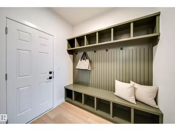 St. Albert, AB T8T2C9,3 Cloutier CL