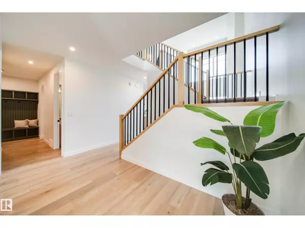 St. Albert, AB T8T2C9,3 Cloutier CL