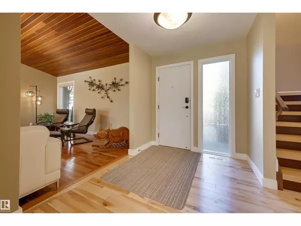 Edmonton, AB T6G1M4,17623 53 AV NW