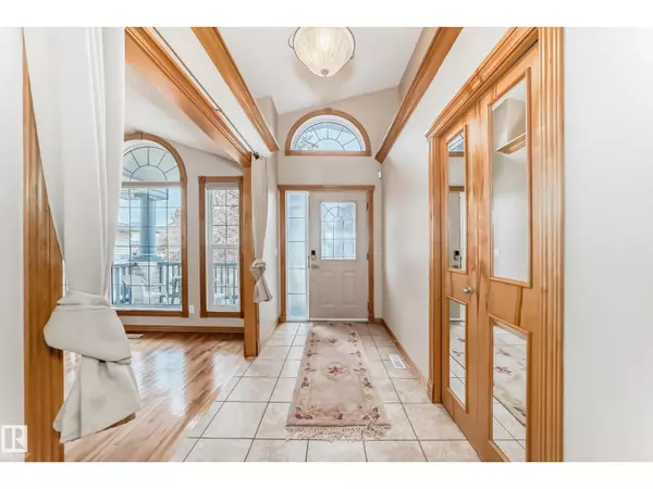 Edmonton, AB T5X6H6,10819 178 AV NW