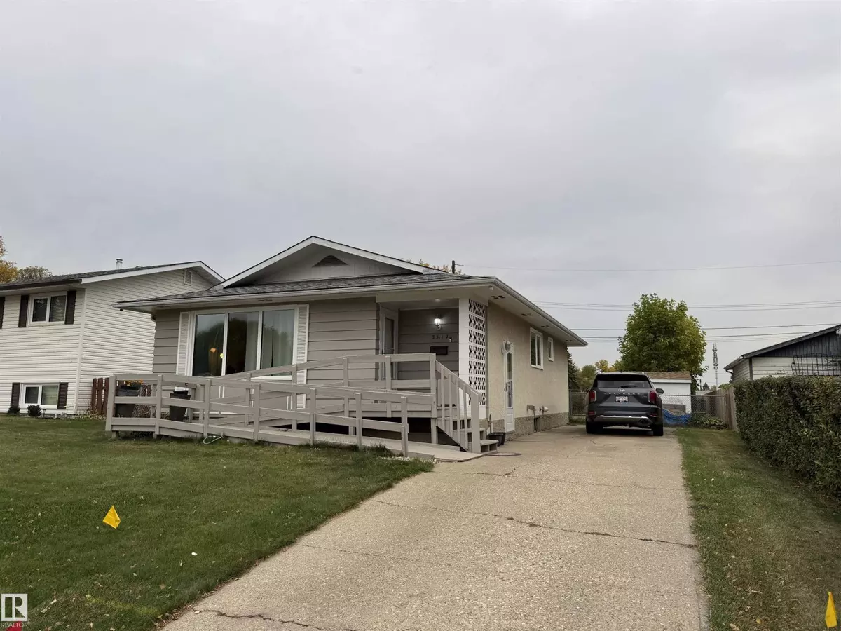 Edmonton, AB T5W0S3,3512 114 AV NW