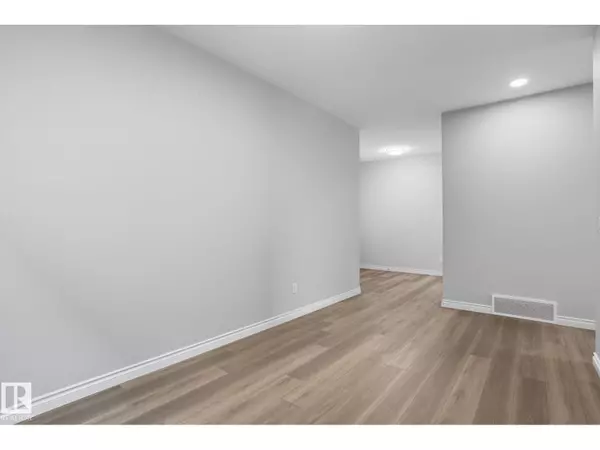 St. Albert, AB T8N7Y8,73 Redspur Drive