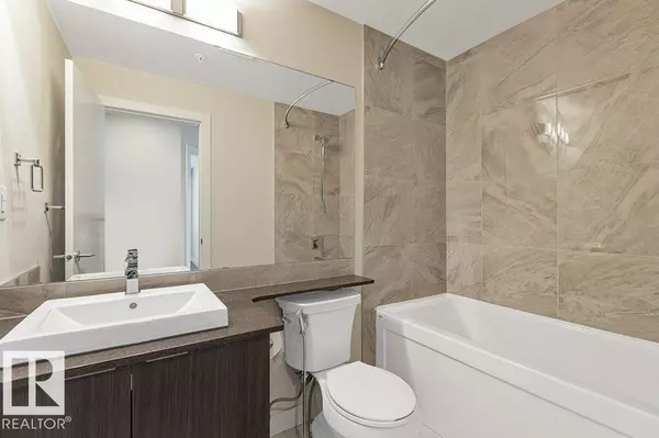 Edmonton, AB T6E2T7,#305 9907 91 AV NW