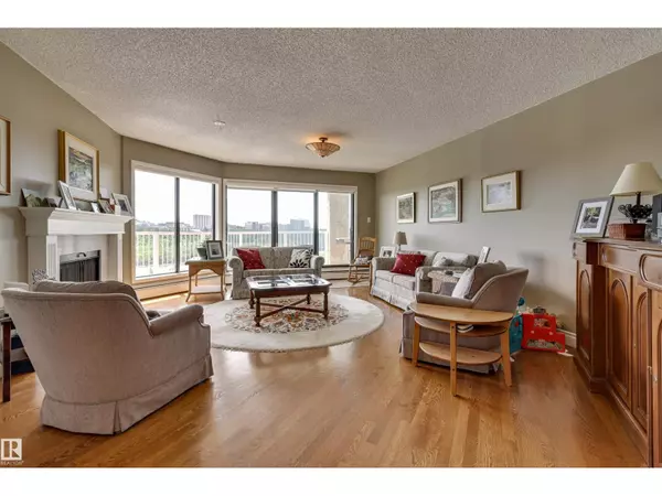 Edmonton, AB T5K1J8,#10 9734 111 ST NW