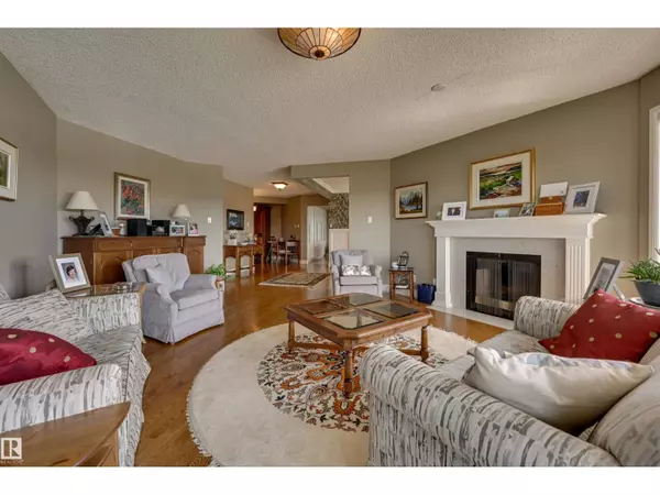 Edmonton, AB T5K1J8,#10 9734 111 ST NW