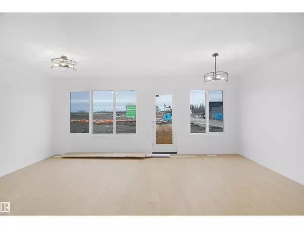 Edmonton, AB T5Y4G1,644 176 AV NE