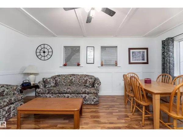 Edmonton, AB T5G2B2,11539 101 ST NW