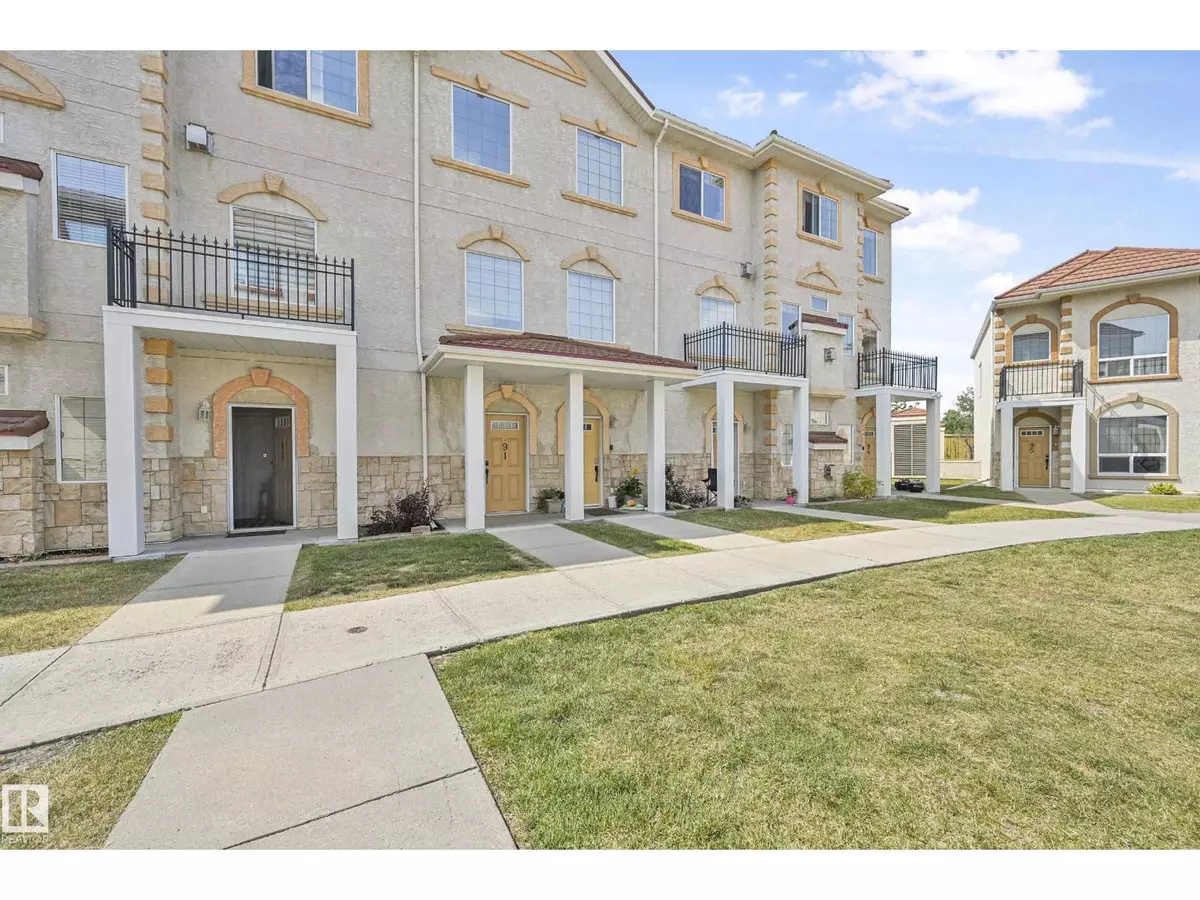 Edmonton, AB T6V0B8,#91 13825 155 AVE NW