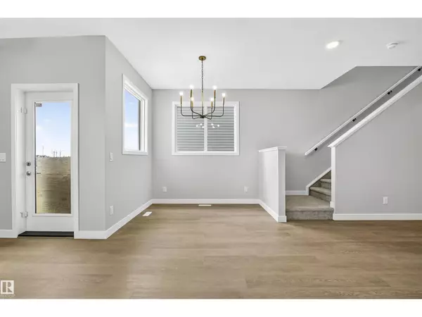 Edmonton, AB T6M3G6,3727 ERLANGER DR NW