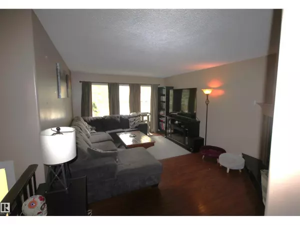 St. Albert, AB T8N0A4,61 BEACON CR