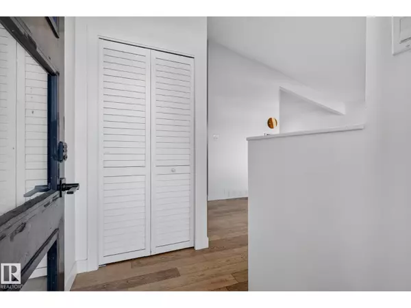 Edmonton, AB T6B1G3,9221 52 ST NW