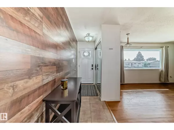 Edmonton, AB T5A1S4,6308 144A AV NW