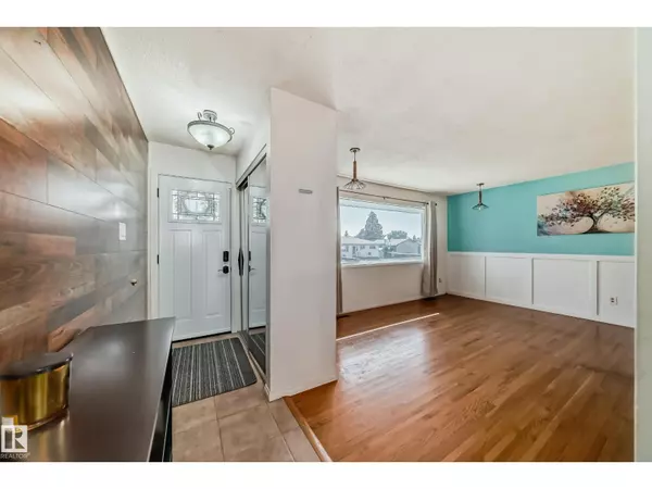 Edmonton, AB T5A1S4,6308 144A AV NW