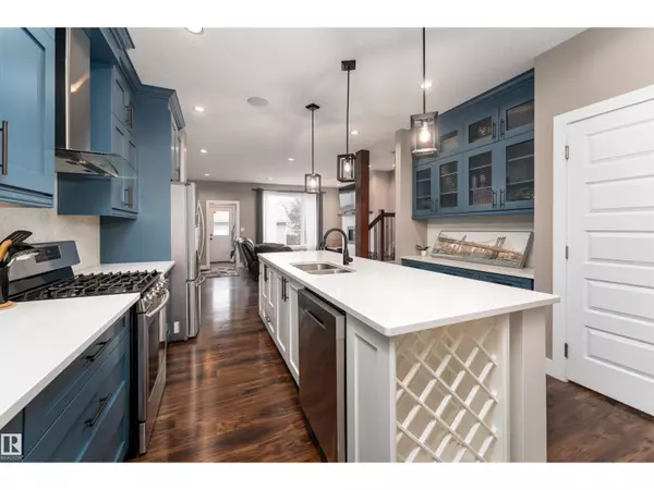 Edmonton, AB T6H1Z9,10706 67 AV NW