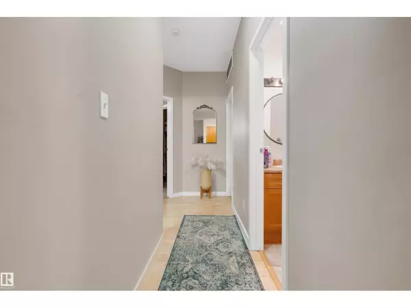 Edmonton, AB T5Y3J4,#102 4312 139 AV NW