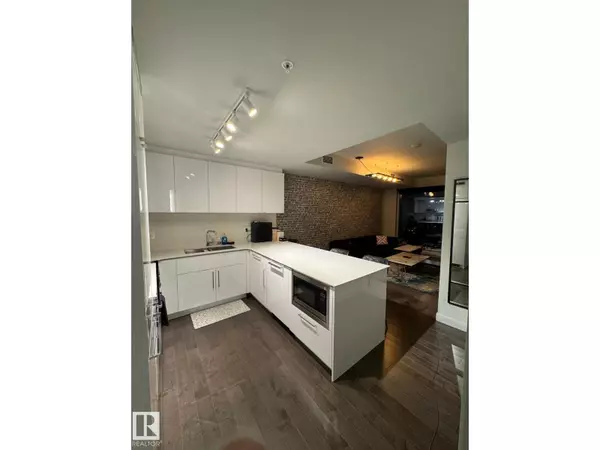 Edmonton, AB T5J0K6,#4007 10360 102 ST NW