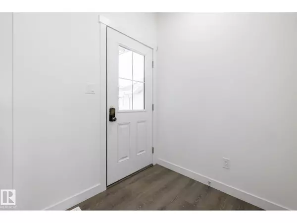 Edmonton, AB T6X3H9,19006 29 AV NW