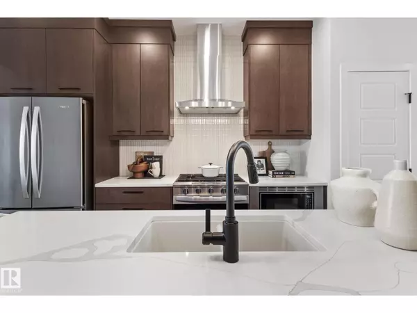 Edmonton, AB T6W5V2,272 PATERSON LI SW