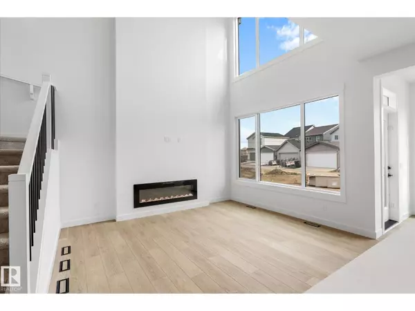 Edmonton, AB T5T7W8,22607 89 AV NW