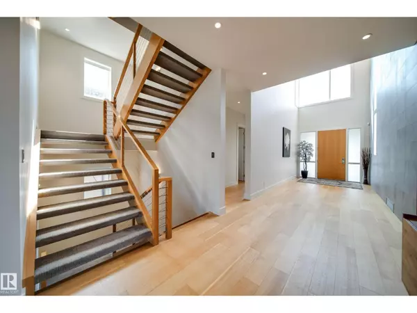 Edmonton, AB T6W3K3,705 HOWATT DR SW