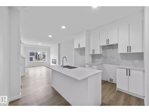 Edmonton, AB T6W5K1,16521 20 AV SW