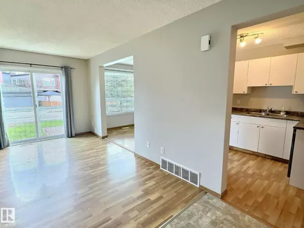 Edmonton, AB T6L4C3,2206 38 ST NW