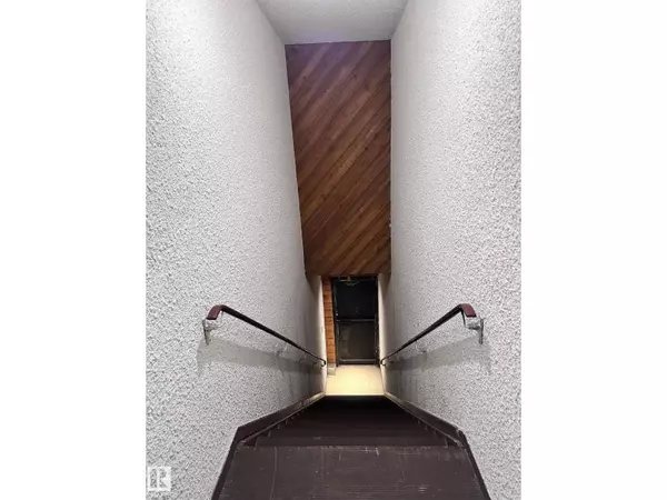 Edmonton, AB T5H2X3,10709 105 ST NW