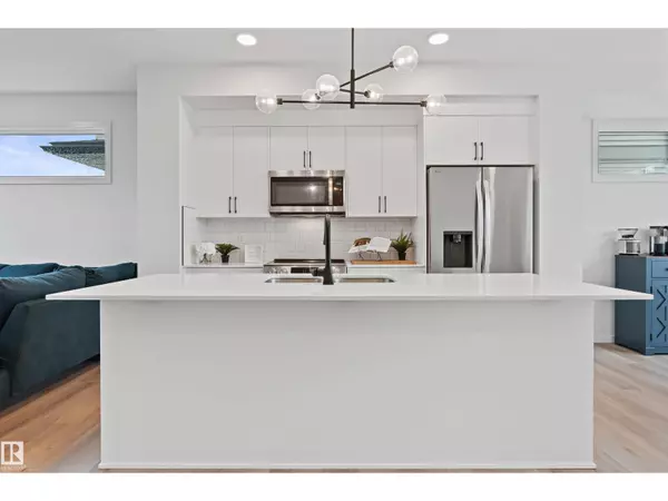 Edmonton, AB T6W5N5,3284 KESWICK WY SW