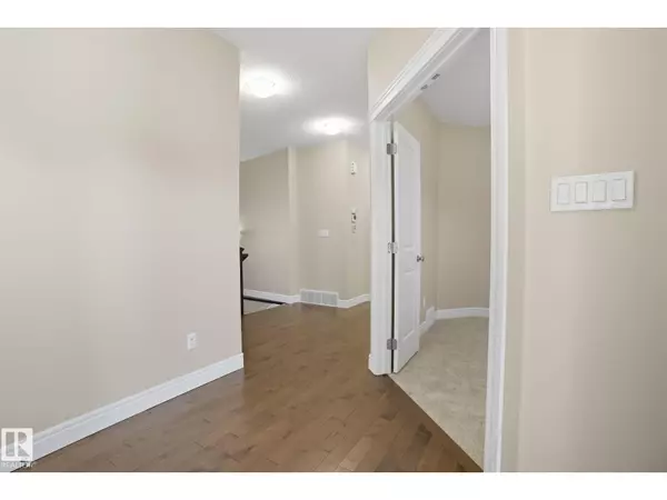 Edmonton, AB T5Z0K1,9216 181 AV NW