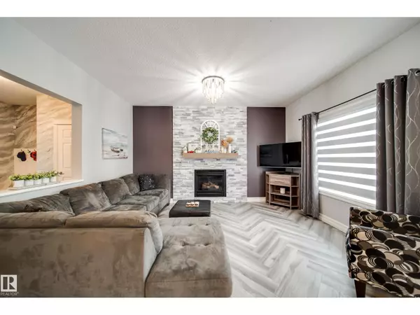 5927 6 AV SW, Edmonton, AB T6X0G4