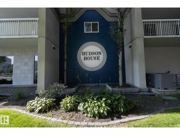 Edmonton, AB T5K2S6,#205 10130 114 ST NW