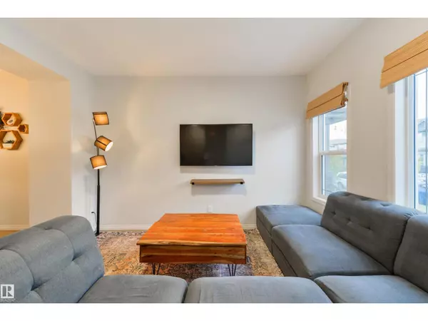 Edmonton, AB T5Y4B8,17648 62 ST NW