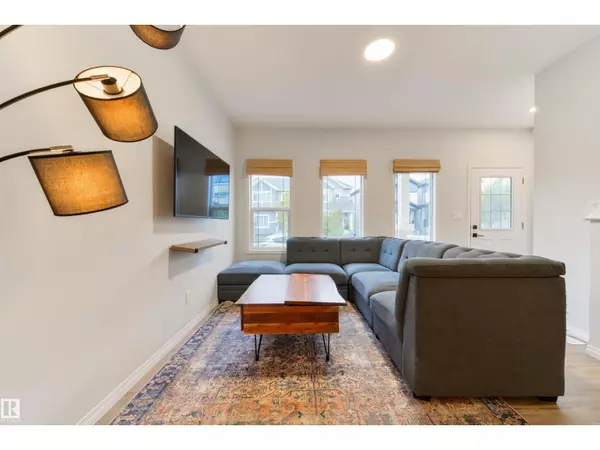 Edmonton, AB T5Y4B8,17648 62 ST NW