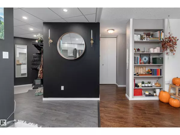 Edmonton, AB T5K1W8,#508 10045 117 ST NW