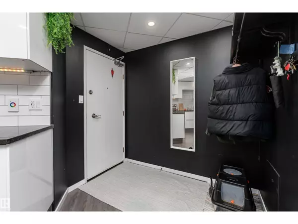 Edmonton, AB T5K1W8,#508 10045 117 ST NW