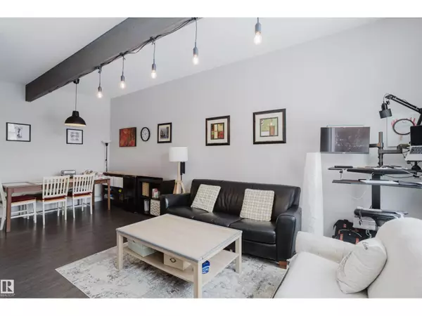 Edmonton, AB T6C1A7,8123 8125 83 AV NW