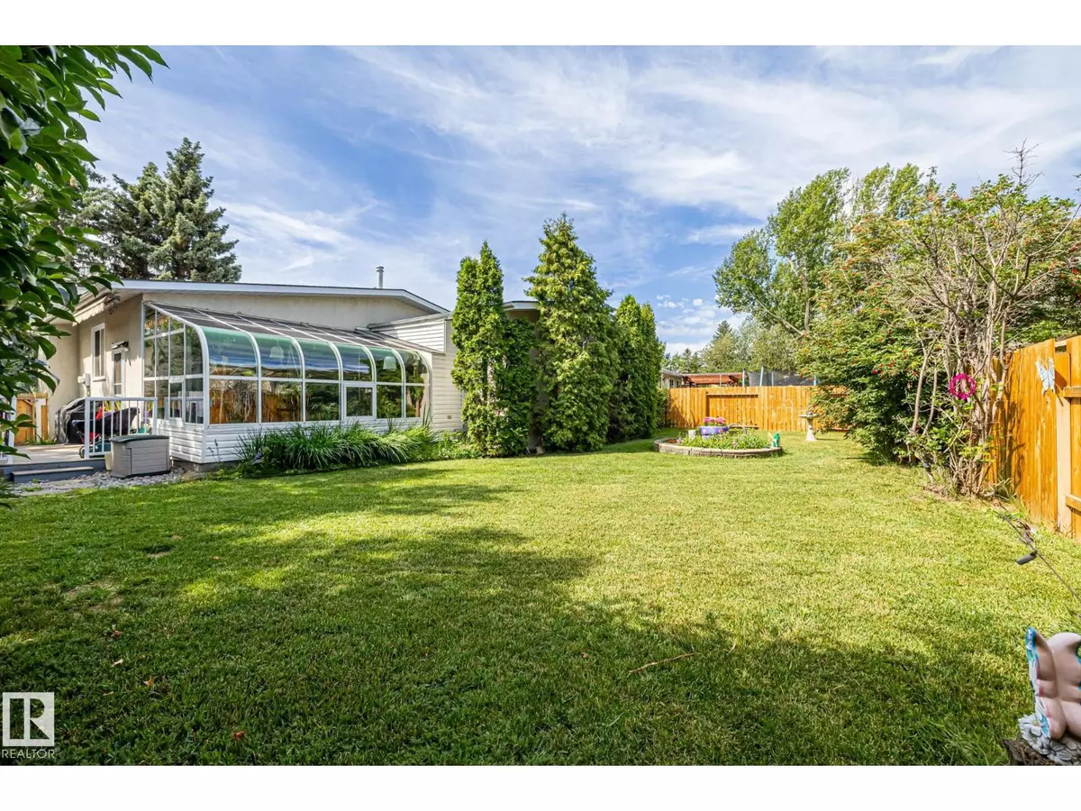 Edmonton, AB T5X3R7,12250 143 AV NW