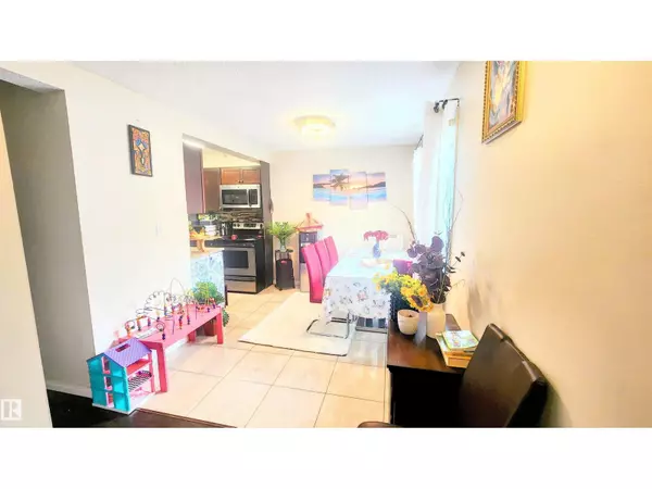 Edmonton, AB T5W4R4,704 ABBOTTSFIELD RD NW