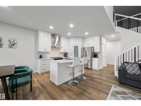 Edmonton, AB T6W4Y2,11979 34 AV SW