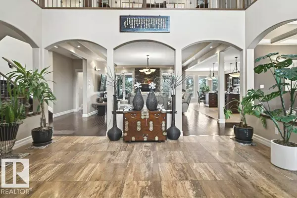 Edmonton, AB T6R3G5,4835 MACTAGGART CREST CT NW