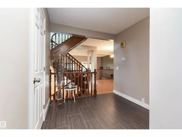 Sherwood Park, AB T8A4E4,614 WOODBRIDGE WY