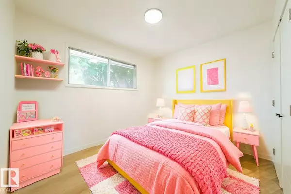 Edmonton, AB T5C2A5,6708 132 AV NW