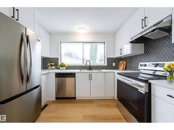 Edmonton, AB T5C2A5,6708 132 AV NW