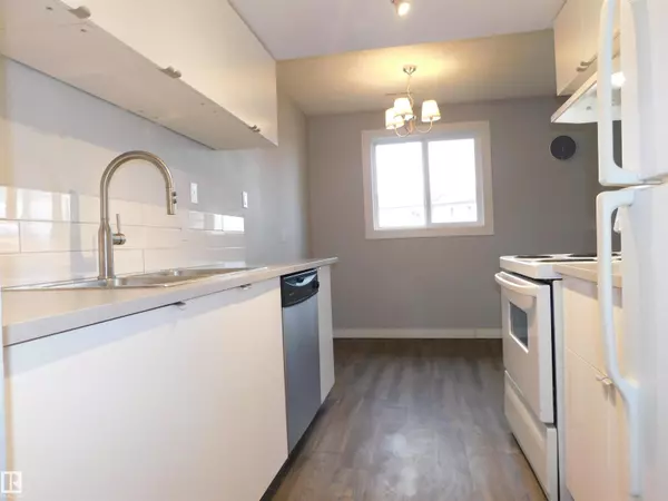 Edmonton, AB T6K3M2,1412 LAKEWOOD RD W NW