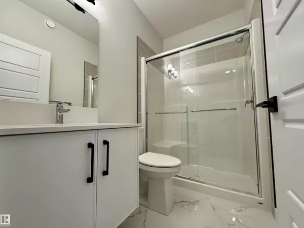 Edmonton, AB T6W5L3,3218 DIXON WY SW