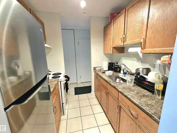 Edmonton, AB T5N3R2,#718 13910 STONY PLAIN RD NW