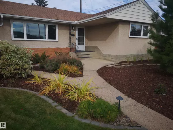 Edmonton, AB T6C0A5,8032 70 AV NW NW