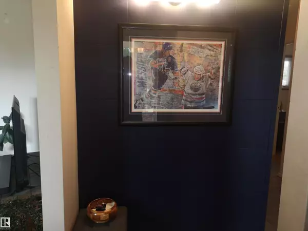 Edmonton, AB T6C0A5,8032 70 AV NW NW