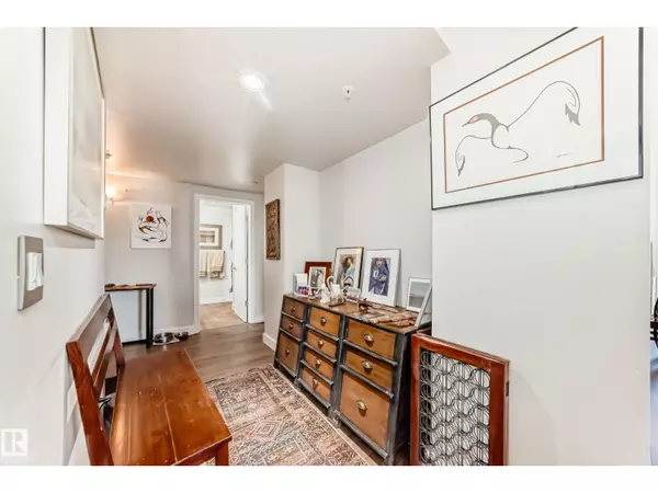 Edmonton, AB T5K1Y8,#305 10028 119 ST NW NW